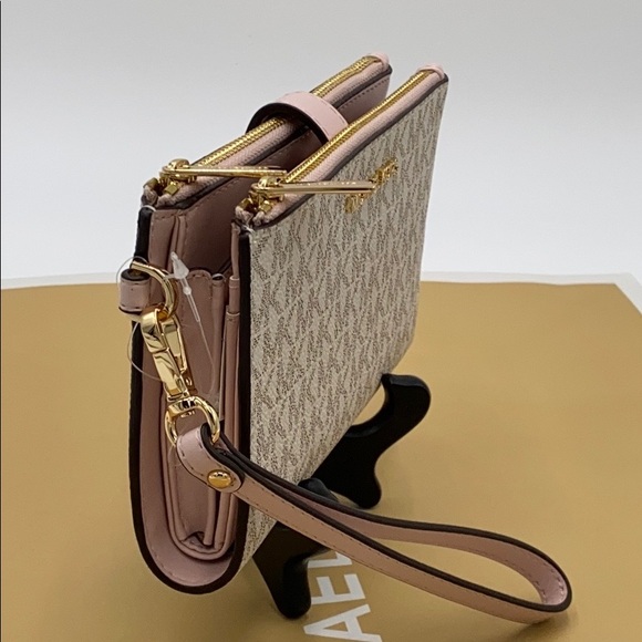 MICHAEL KORS DOUBLE ZIP WRISTLET POWDER BLUSH - Picture 13 of 15